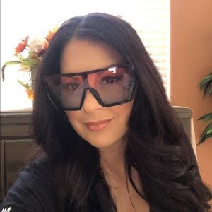 Stunnas pinkish/ bluish tint